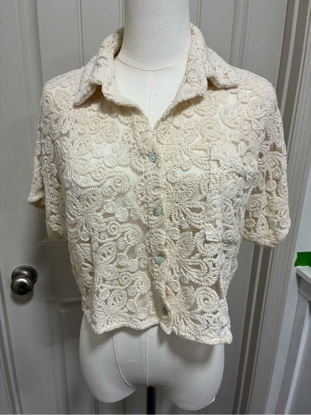 Oat New York Cream Crochet Button-Front Short Sleeve Blouse